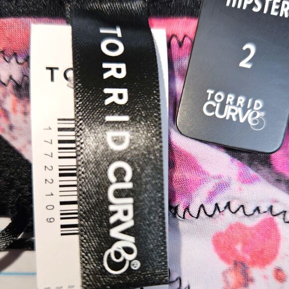 TORRID Retro Chic Plus Size Bralette with Skulls & roses & matching panties Set. - Picture 9 of 13